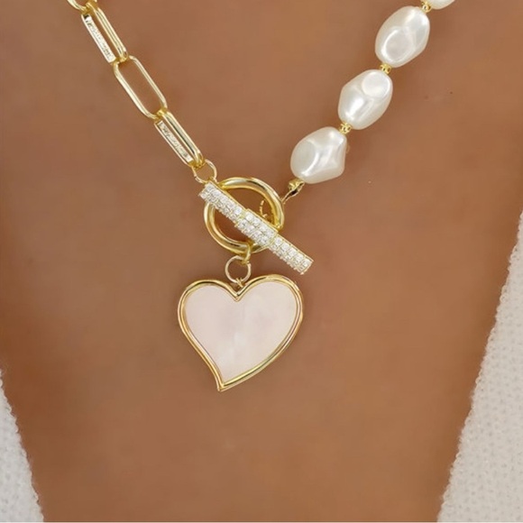 NWT Gold Heart Shape Pendant Rhinestone Decor Pearl Shape Necklace - Picture 2 of 8
